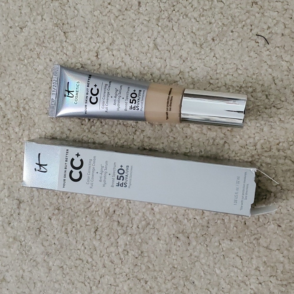 NIB IT Cosmetics CC+ Full Coverage Foundation SPF 50+ Light Full Size 1.08 fl oz